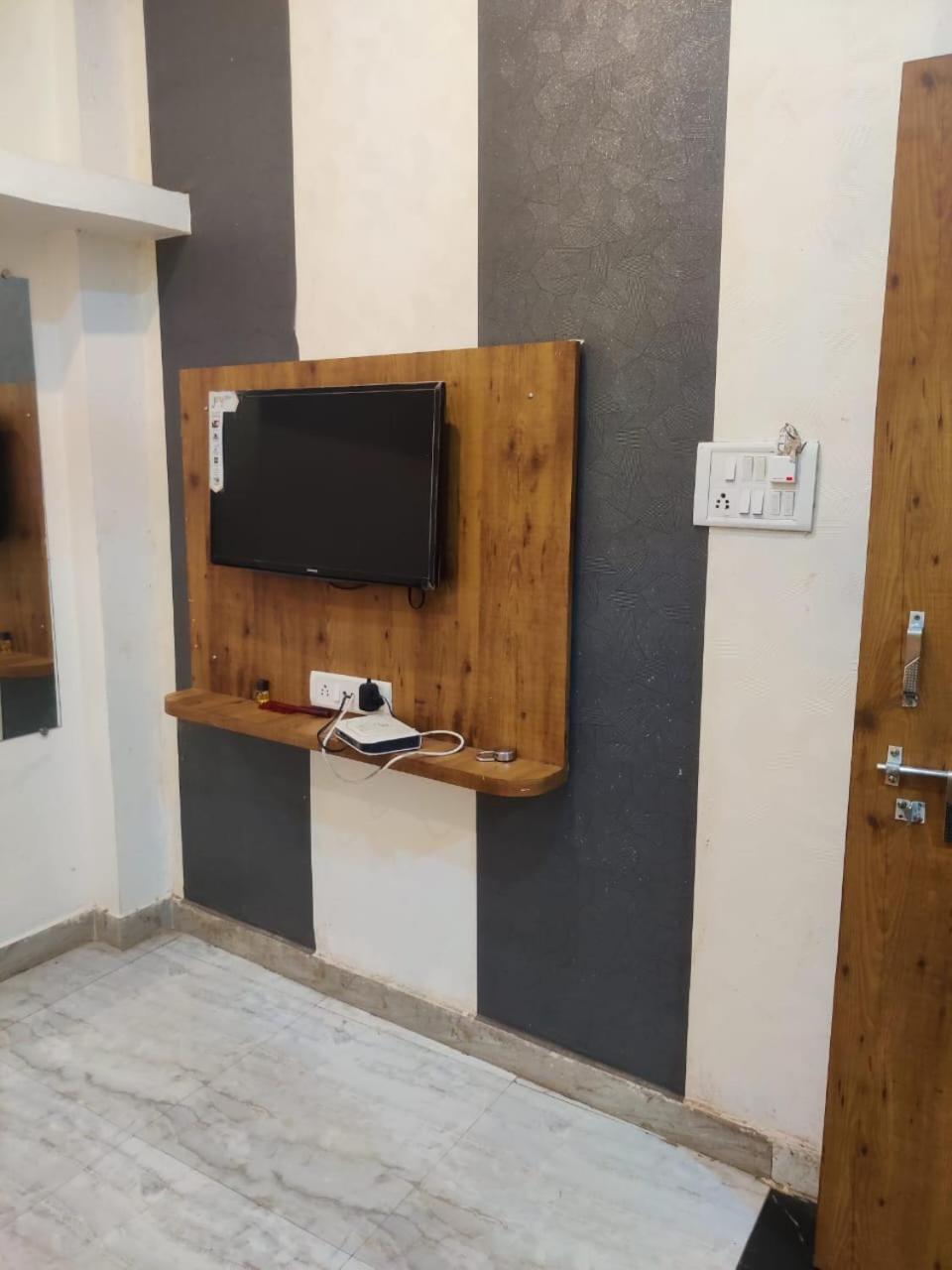 Hotel Amritam Inn Удджайн Экстерьер фото